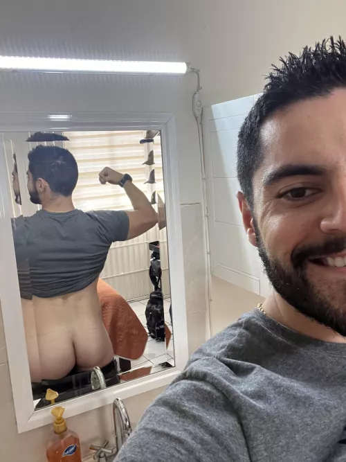 damn i forgot to put my pants on (again)