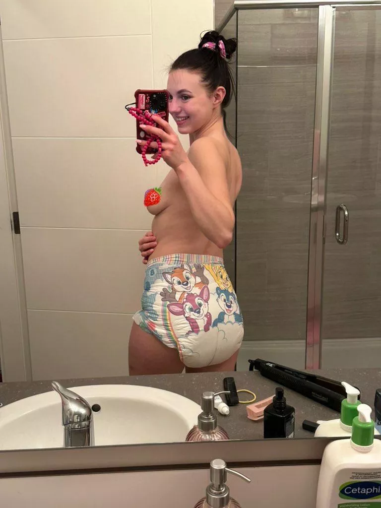 Diaper change before we start the day dadda? π Diaper change before we start the day dadda? π