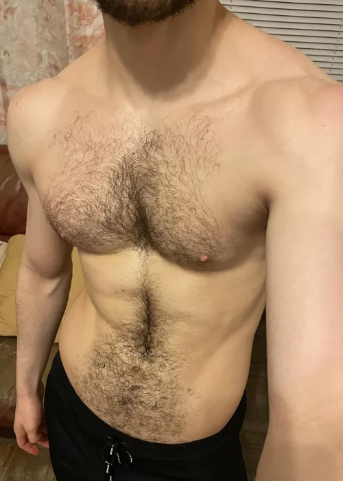 Do you like a sweaty and hairy combo? 😈