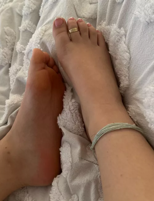 how bad do u want ur dick in between my toes🤭