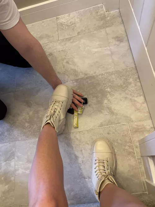 I dropped her keys I deserved to be punished getting my hand crushed by her big boot love anything my mistress Georgia wants to do to me