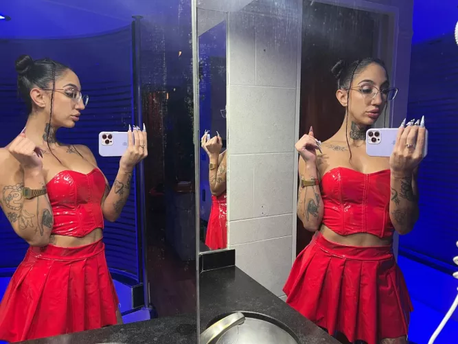 I want to dominate you in this outfit 😈