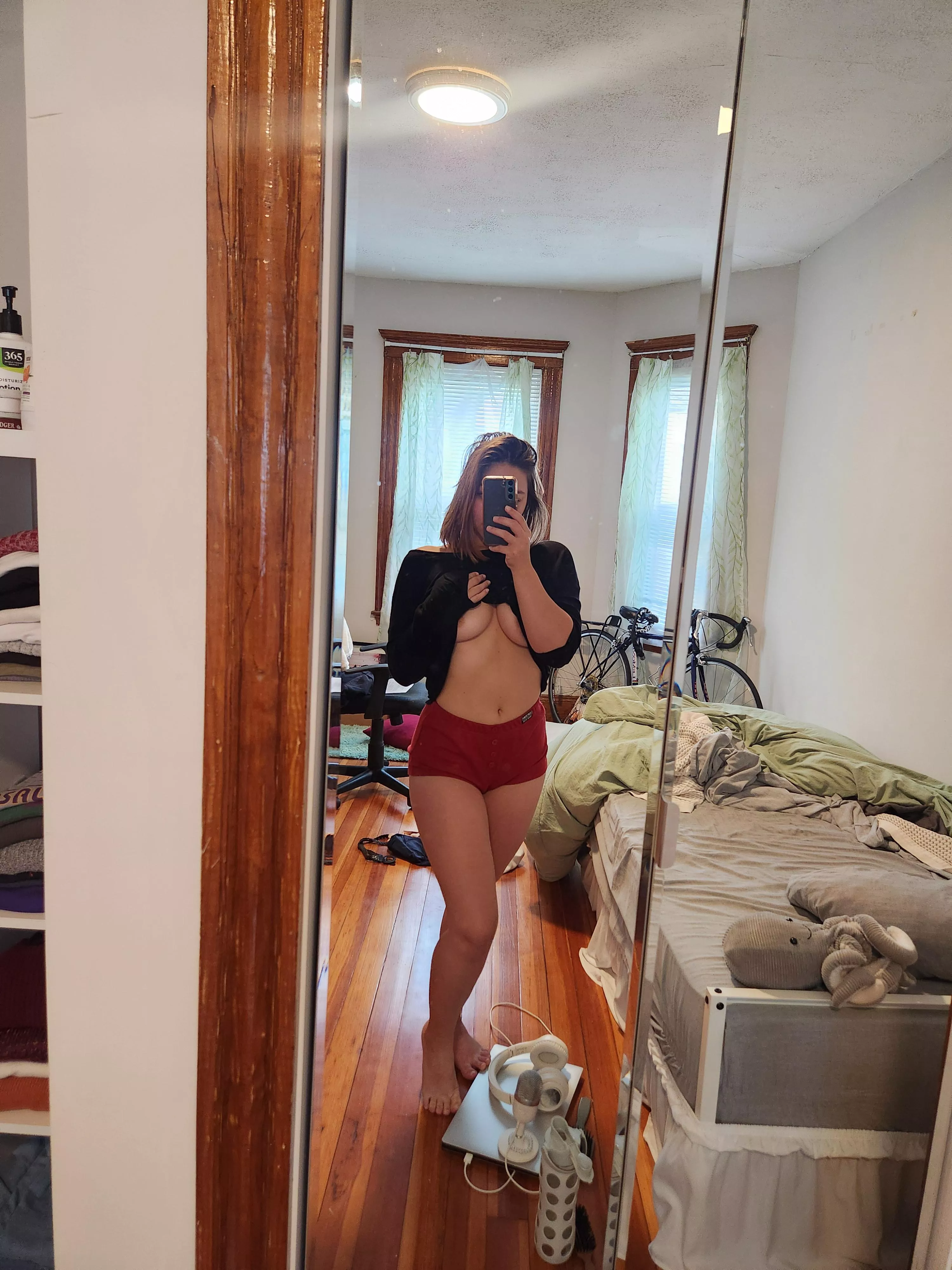 Ignore my bed head... There's other things to look at... [F]