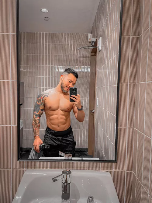 Newbie selfie. Any other weightlifting Gaysians out there?