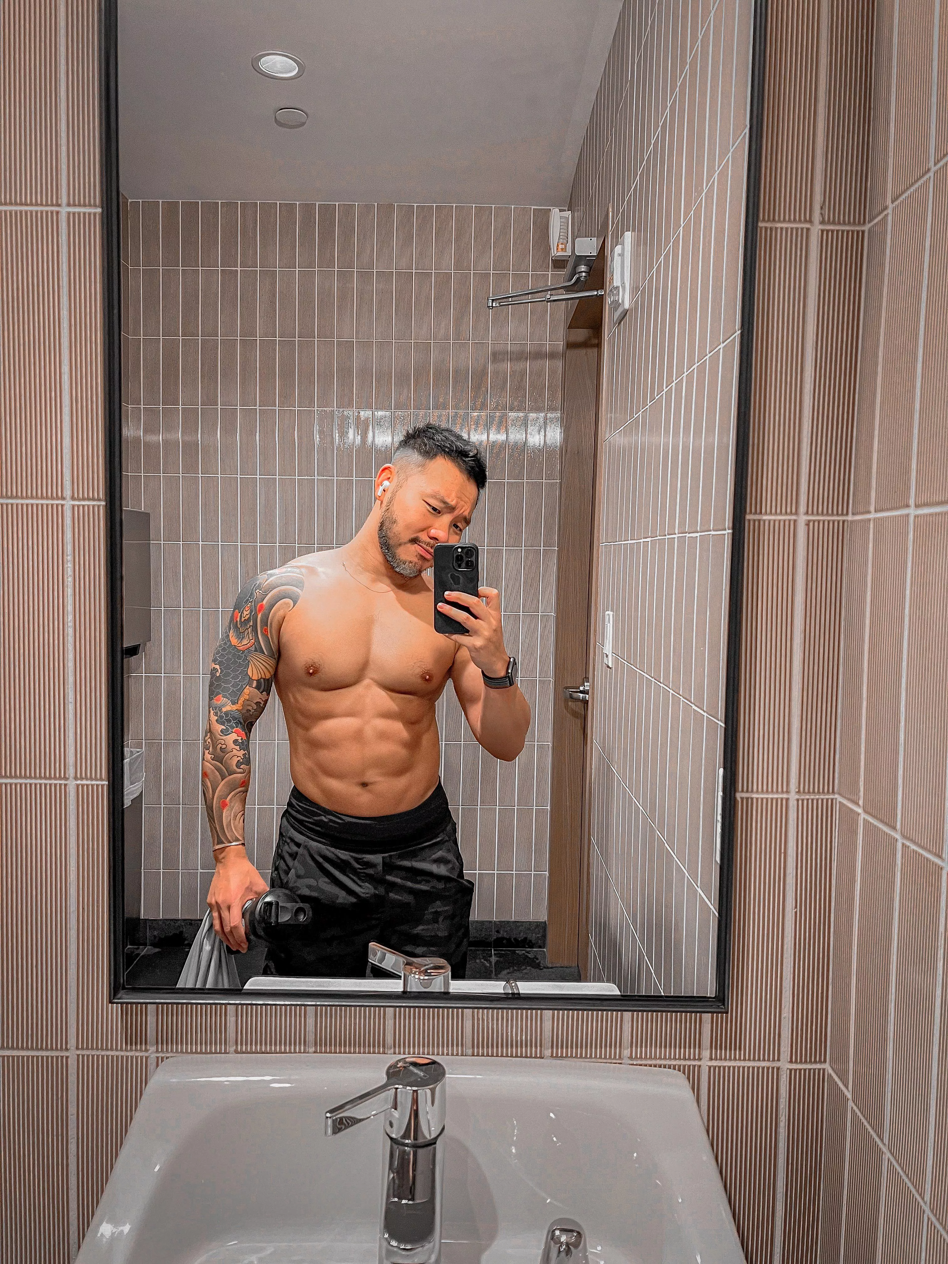 Newbie selfie. Any other weightlifting Gaysians out there?