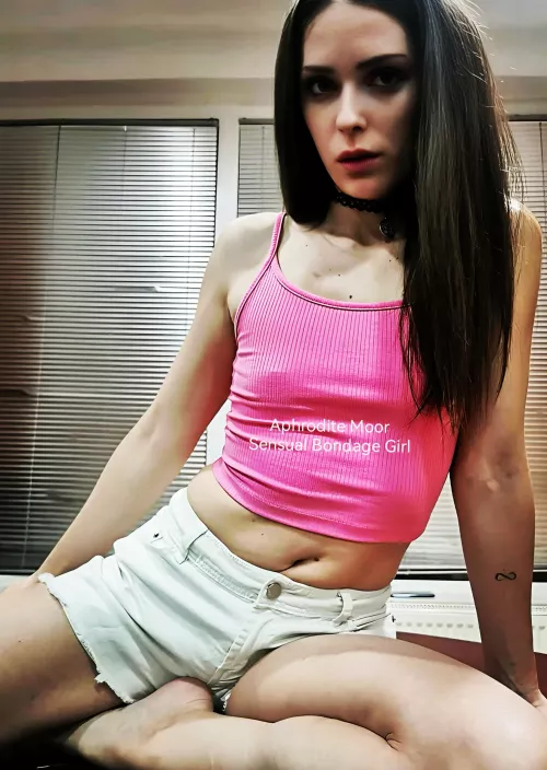 No Bra, Sitting at the Office Desk... Friday night 🔥