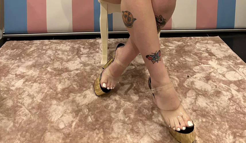 Rate my feet 1-10🦶🏻