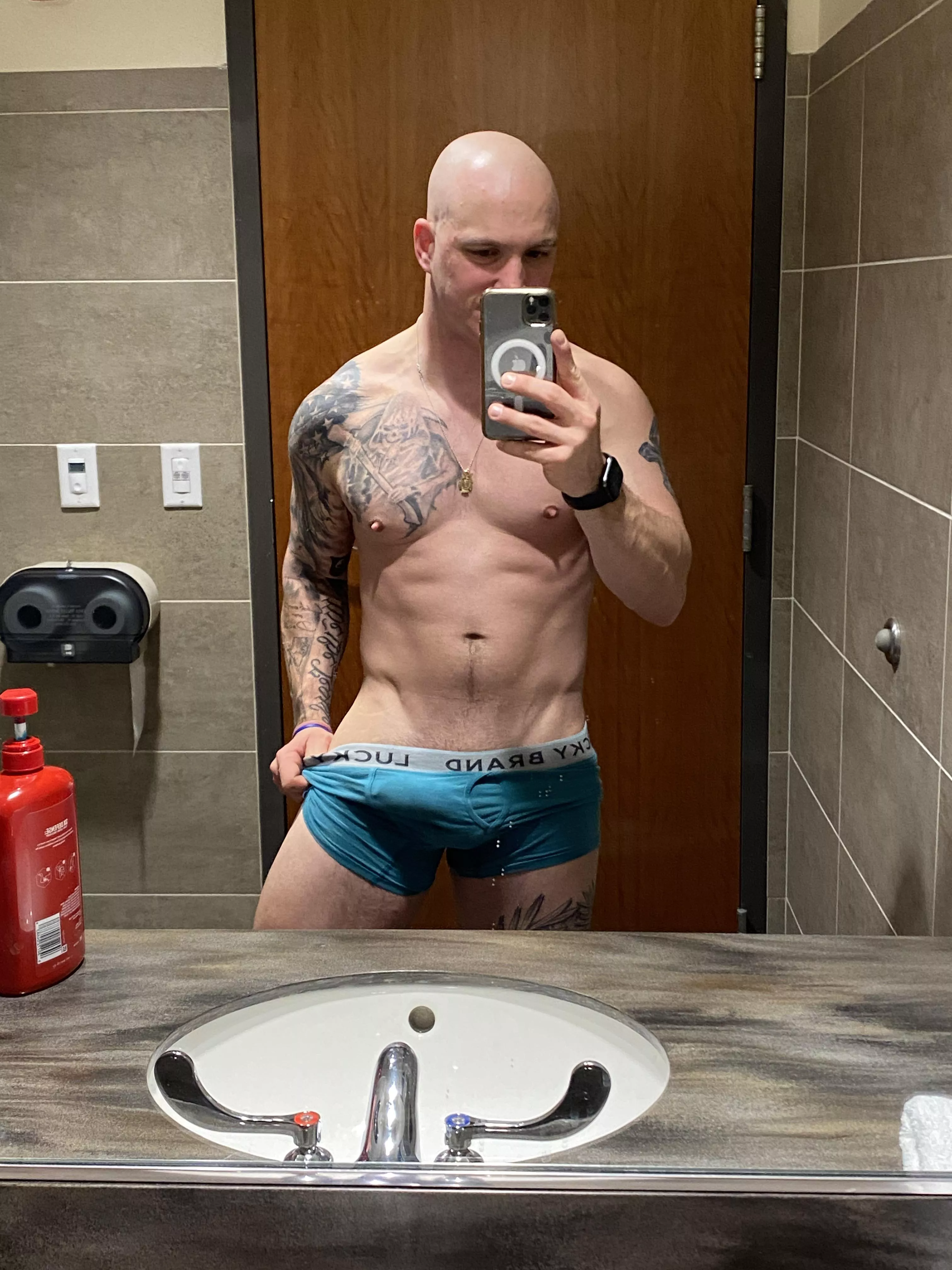 Ready for the day! Clean shaved all over ;)