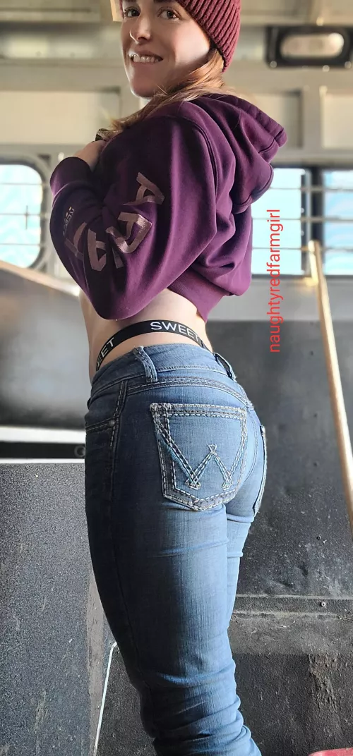 Real countrygirls wear Wranglers and Ariat 😘