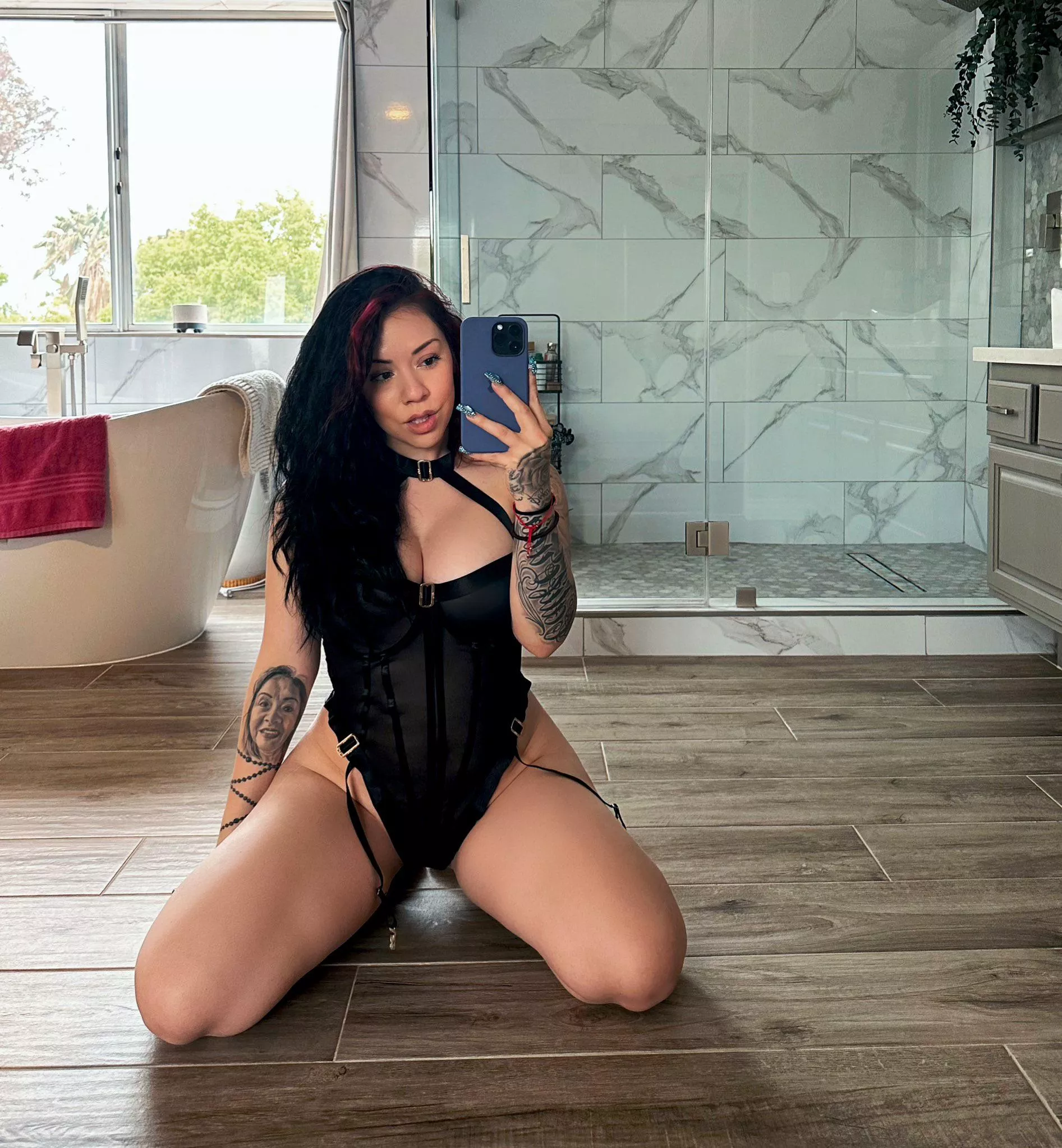 Salice rose content( not free)