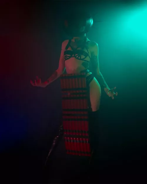 She would defo wear knee high heeled boots