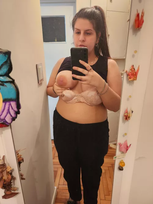 Showing my body on this cute mirrow