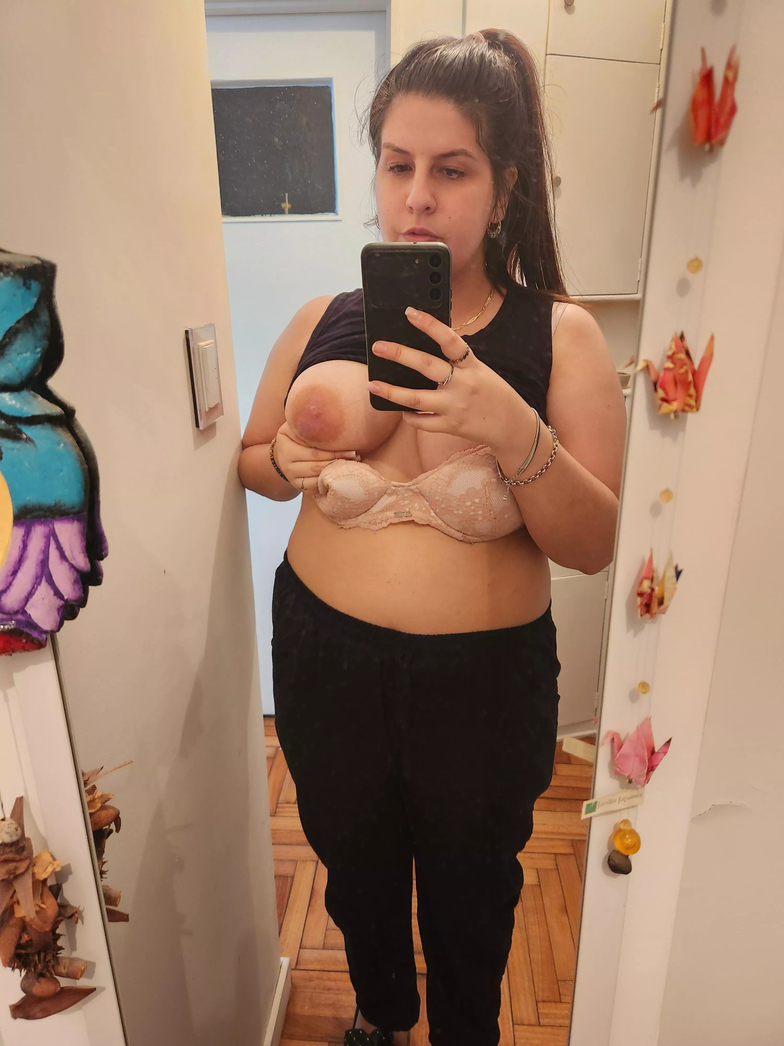 Showing my body on this cute mirrow