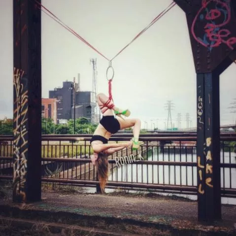 Single Futo on a bridge