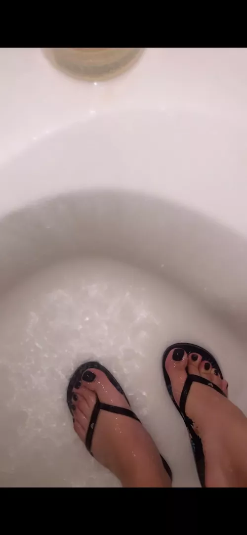 SoCal sissy who need a foot job 🫣