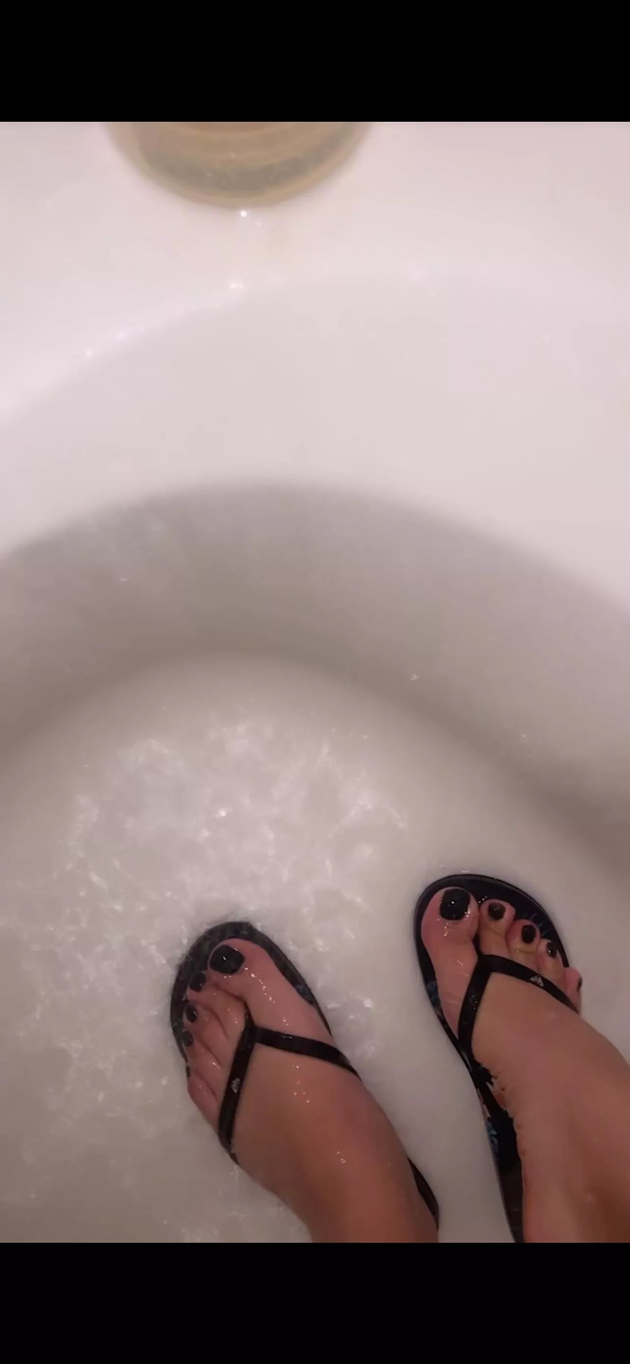 SoCal sissy who need a foot job 🫣