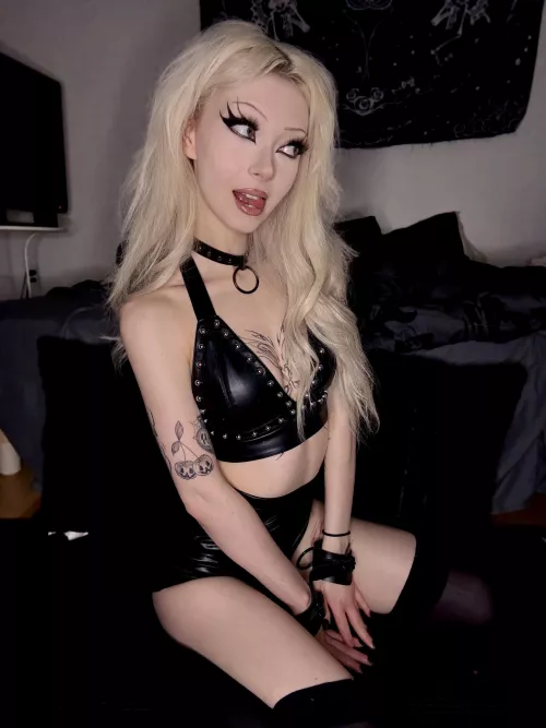 studded leather bra 😍🖤