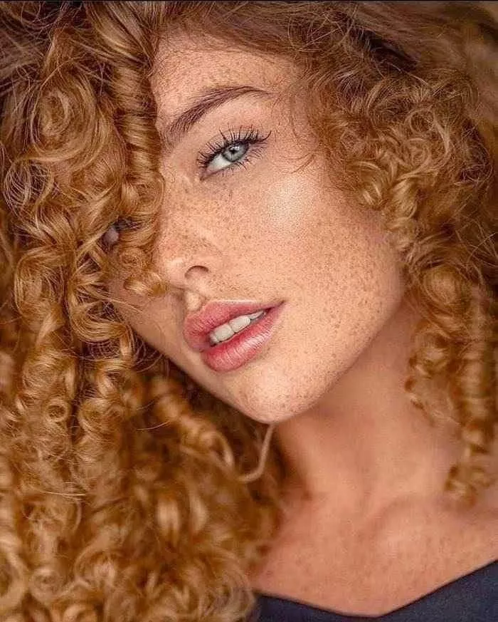 The curls, eyes, and freckles... I'm speechless.