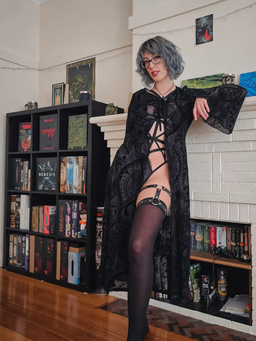 We'll get through this Monday with lots of games and legs for days 🥰 [f]