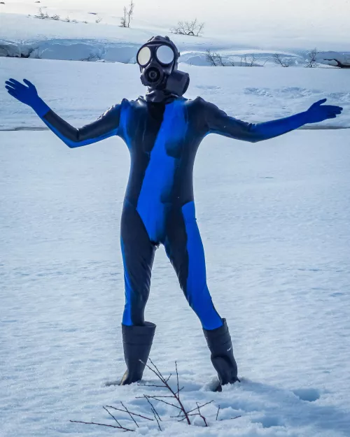 What's better to start the week with your favorite day #gasmaskmonday...? ☀️