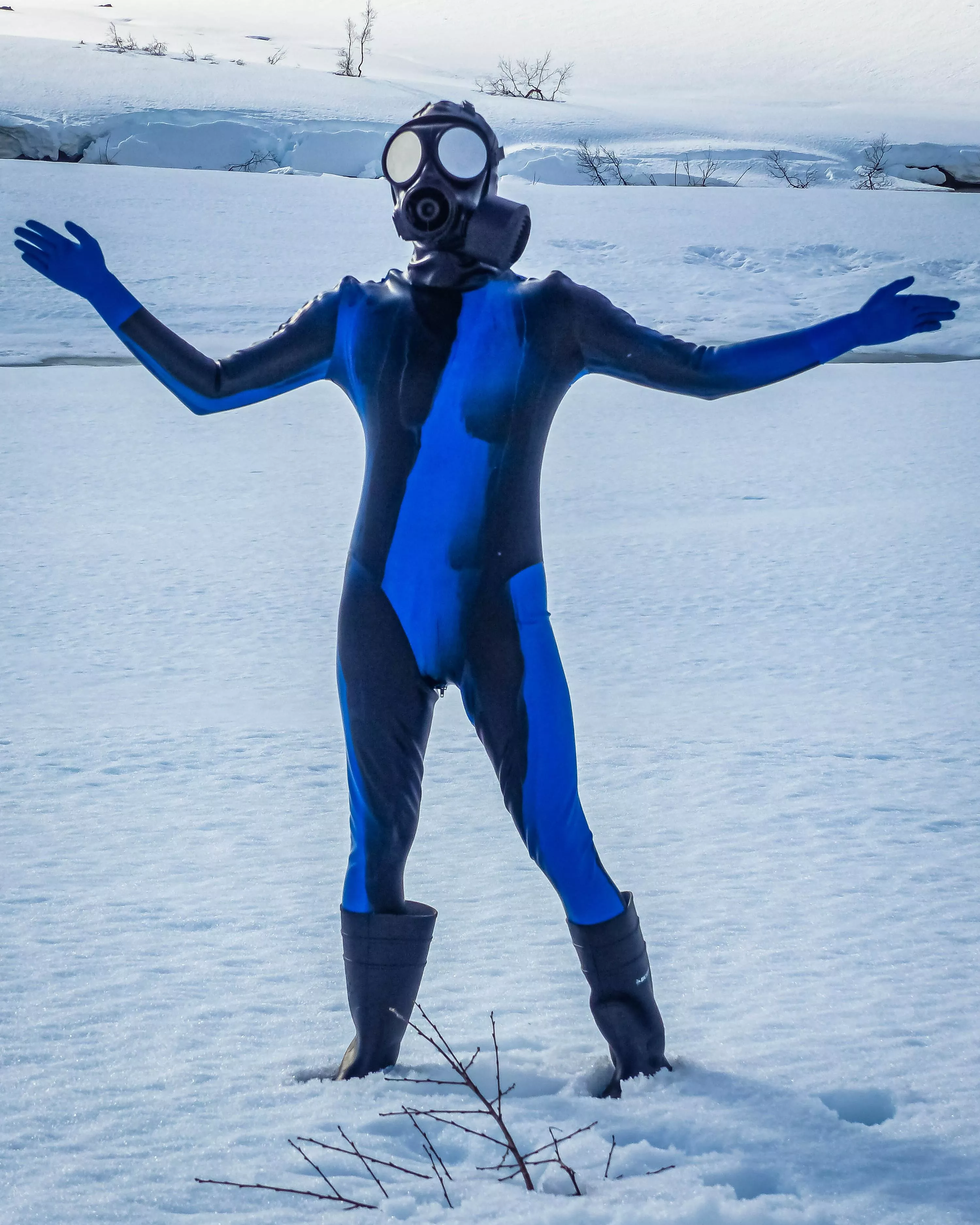 What's better to start the week with your favorite day #gasmaskmonday...? ☀️