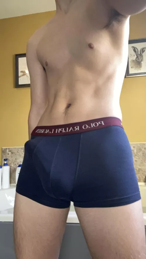 Who likes 18 year old bulge