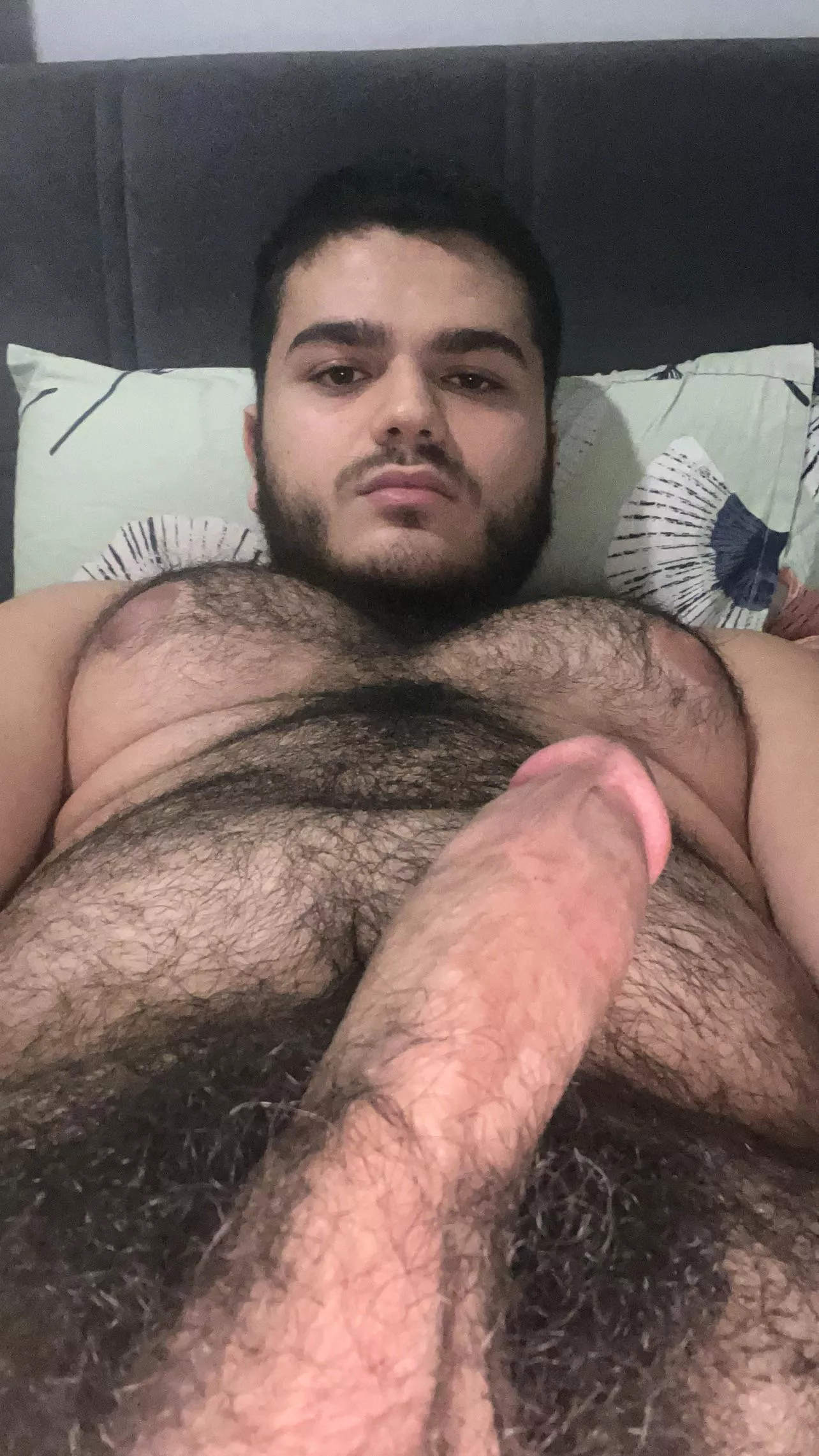 Who want to take my fat arab cock?