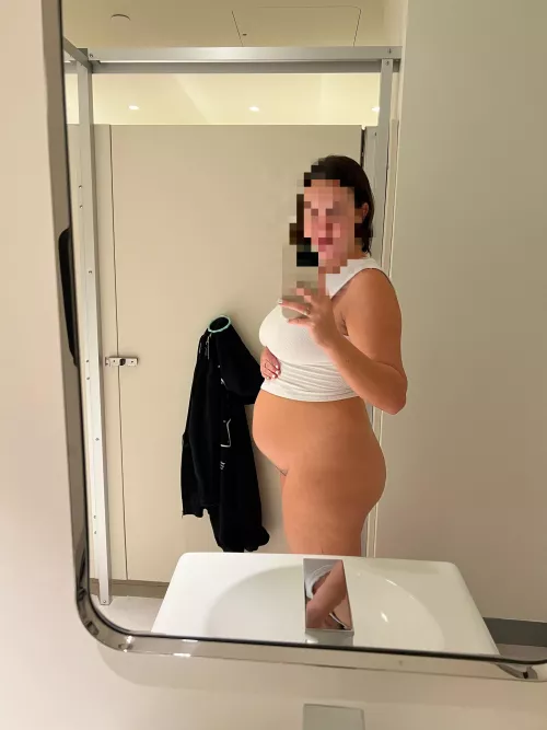 18weeks restroom selfie, craving bbc loads 💦