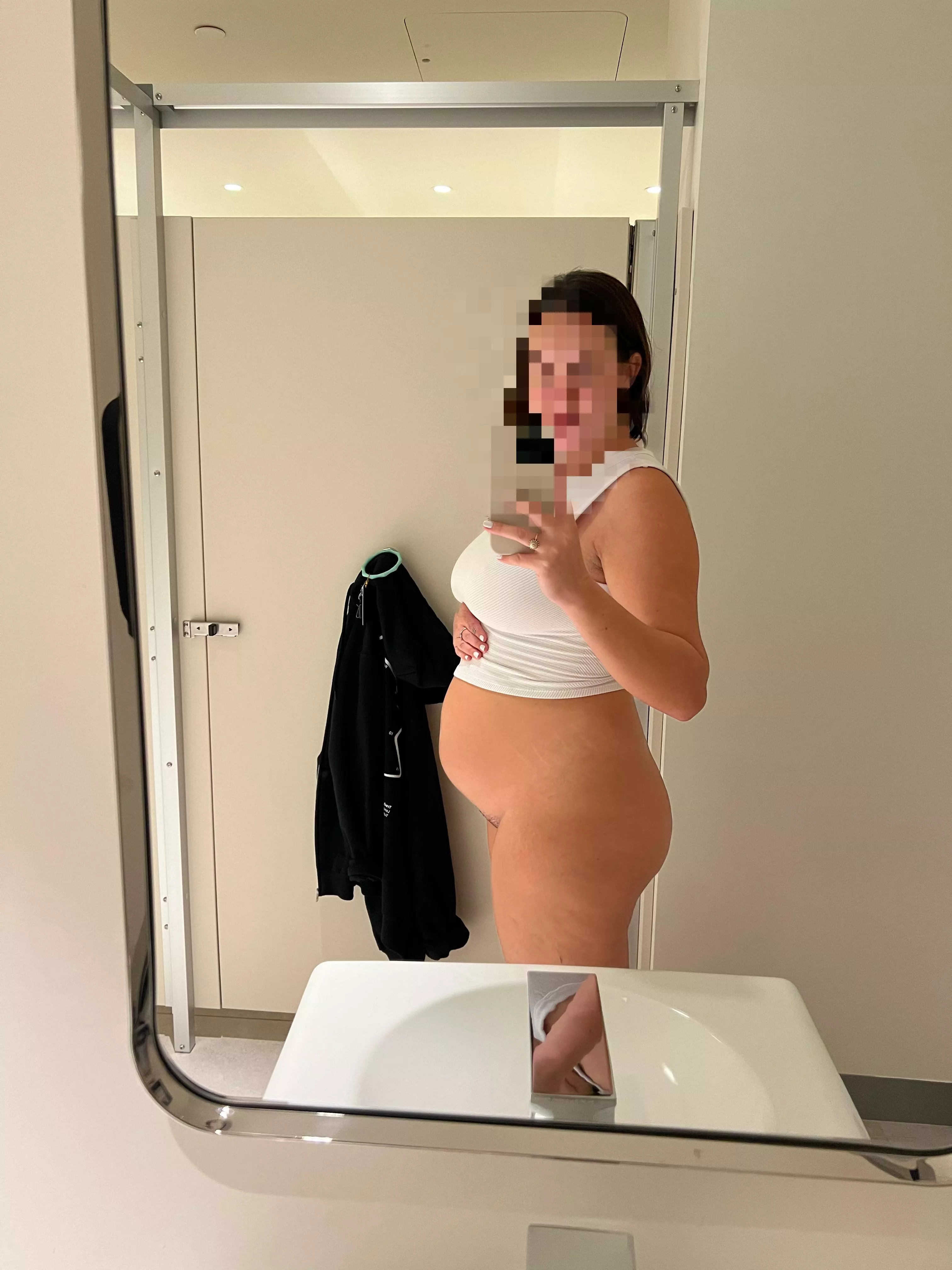 18weeks restroom selfie, craving bbc loads 💦