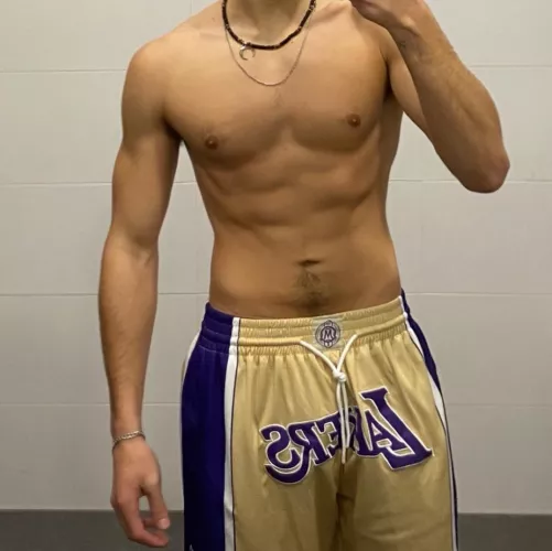 20, college, hung 8’ curious send pic sc; daniellejan_20