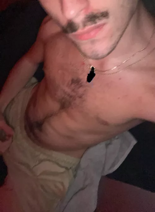 21 hung frat bro. Lookin for similar/str8 bros to jerk w. Findom if older+++. Hmu w pic for snap