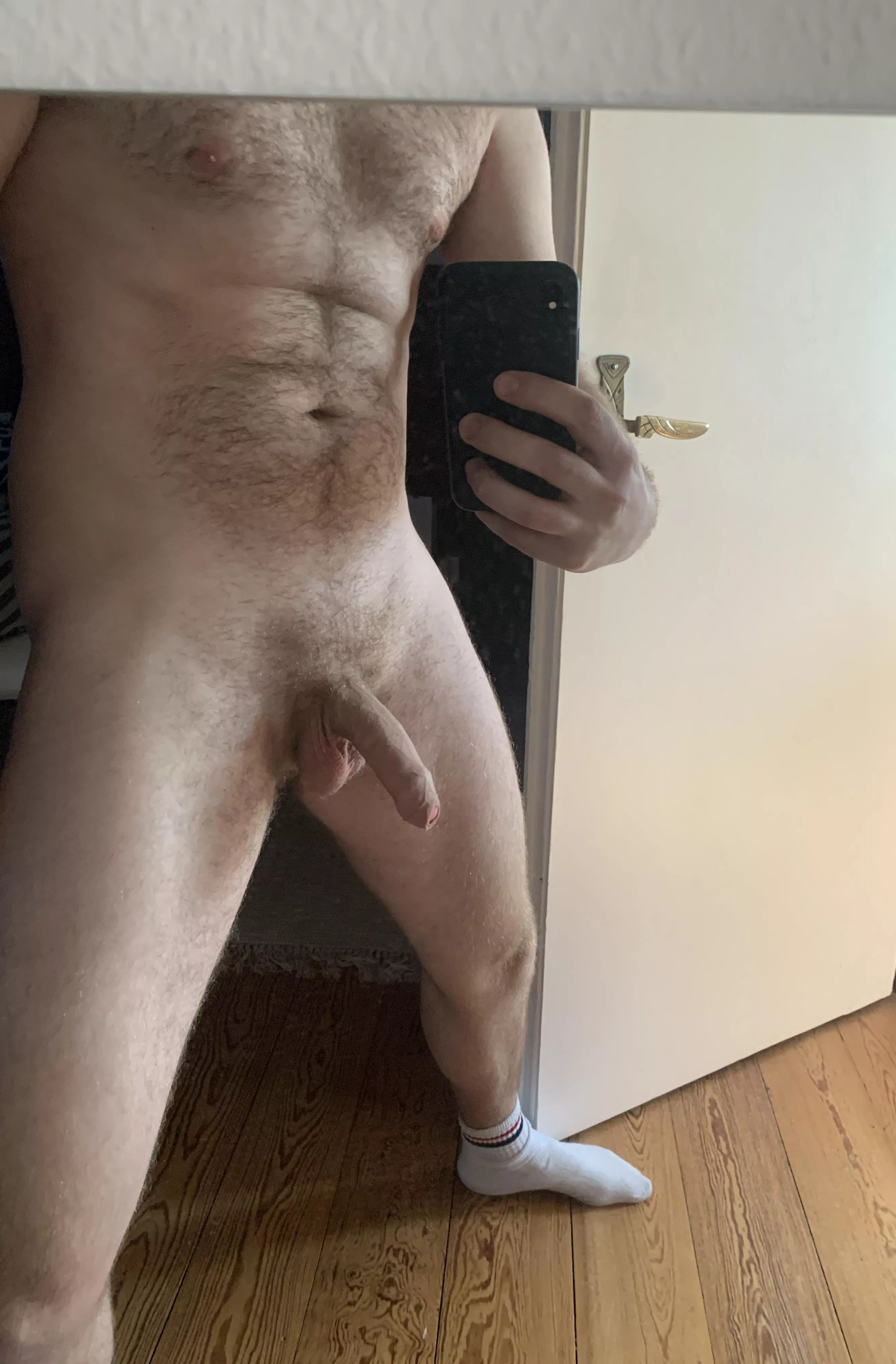[23] 6‘4 dude 👀 for a bro