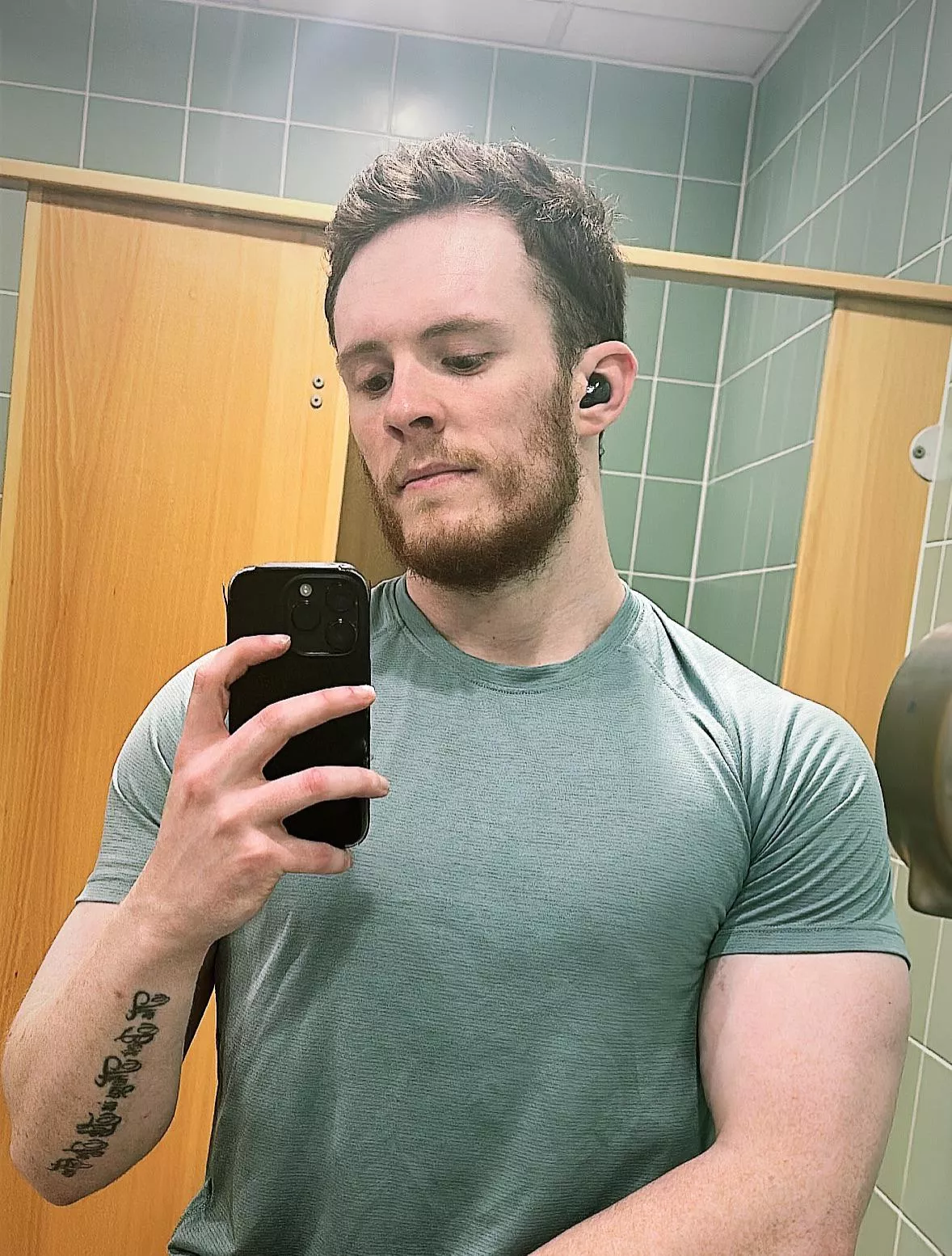 28 M Ireland, wanna make you cum. Older is preferred but not important. Snap davidreilly08