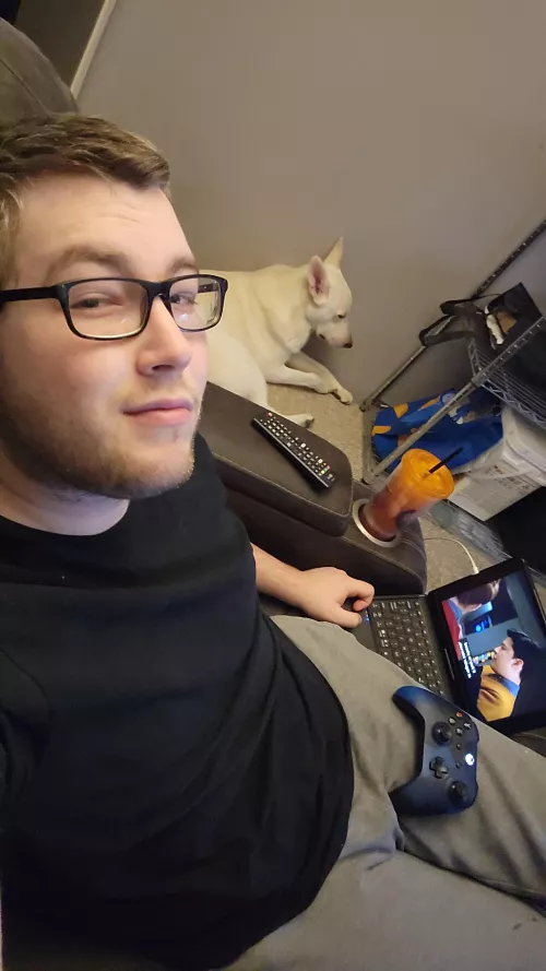 A little downtime with the pups 😁. Care to join?