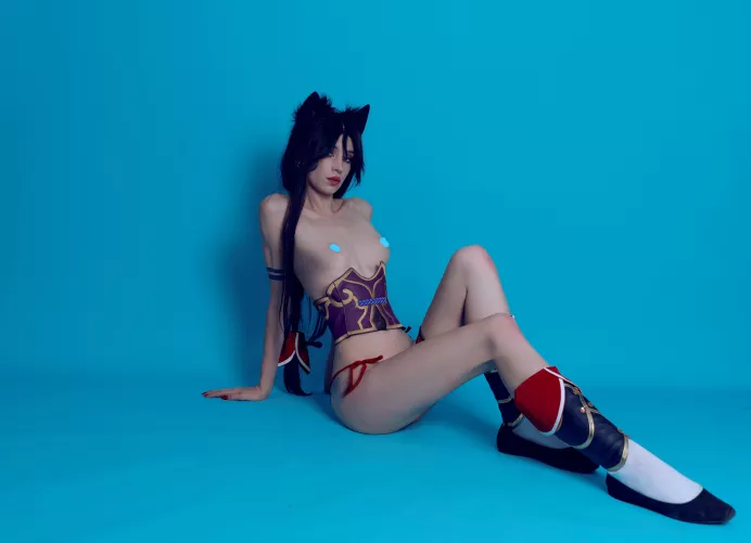 another Ahri cosplay for you guys ^^(by lunedcrevan)