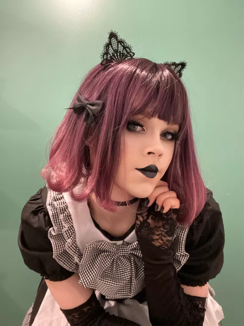 Boys who do their makeup are super cute, right🖤