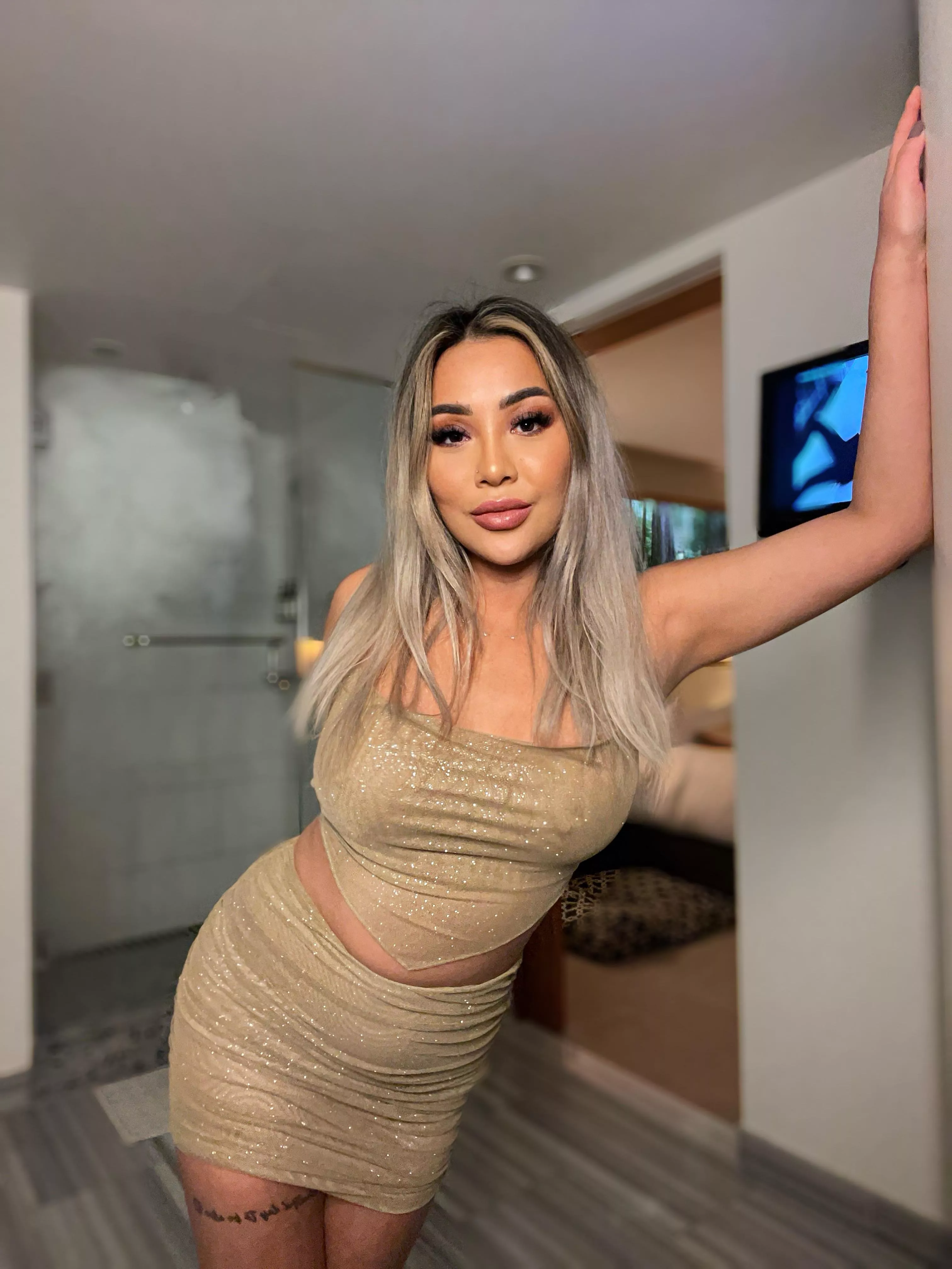 Can I be your golden girl? 🌟