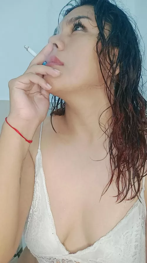 Can I smoke while you cum in my mouth?💋🚬