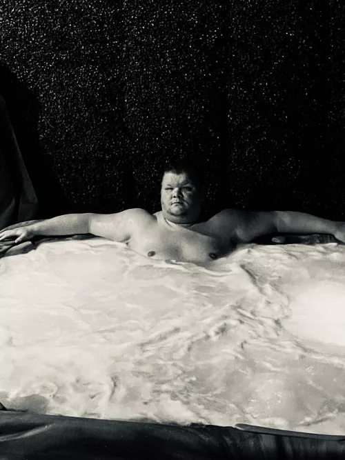 Come get in the hottub with me!