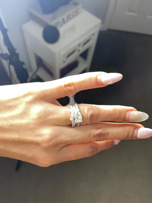 Cum shot on my ring 💦💦💦💍
