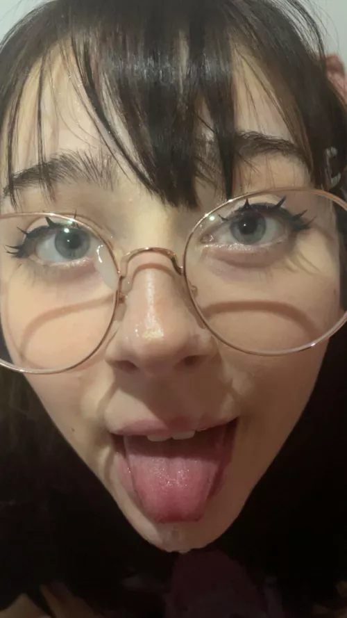 daddyyyy!! you got it on my glasses 😓