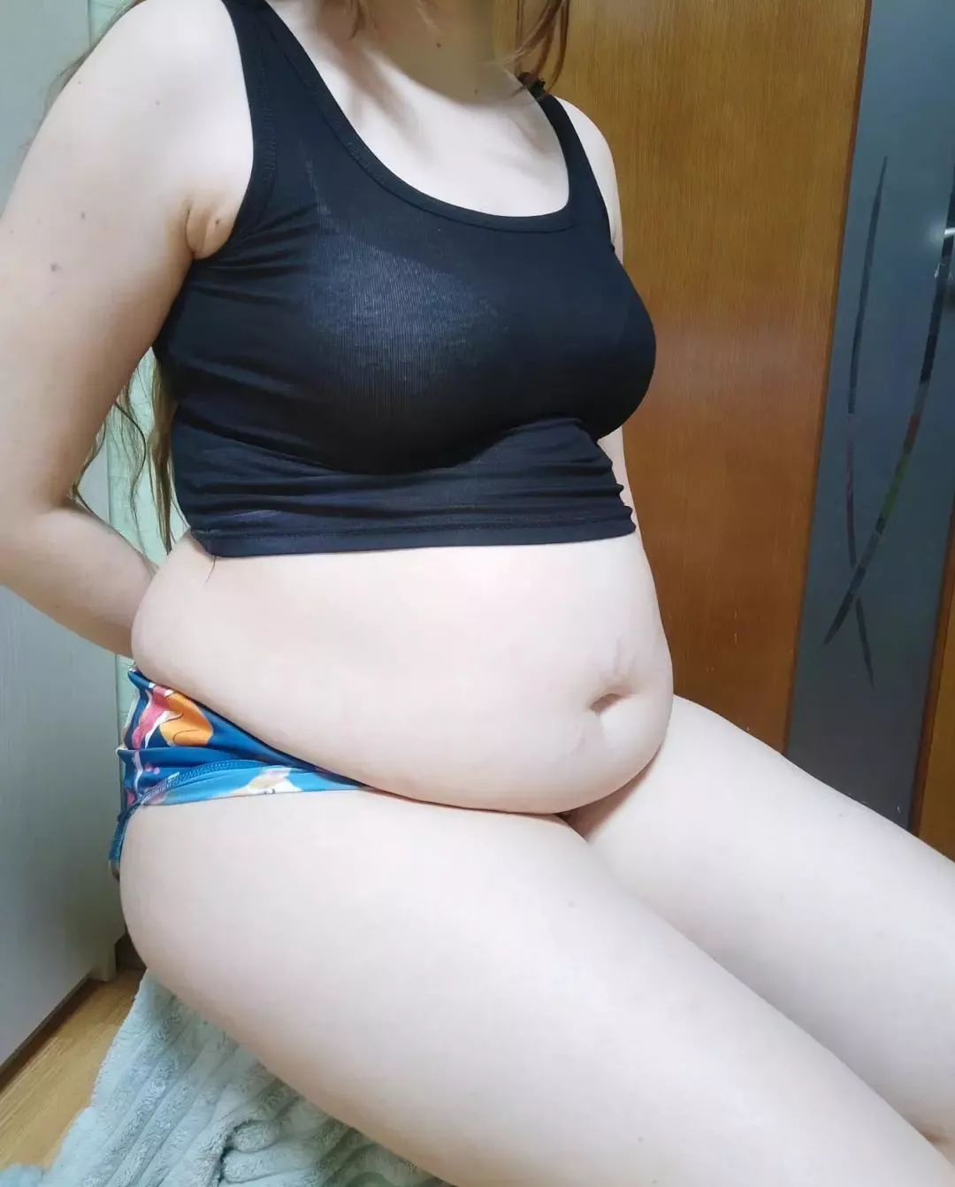 Do my thighs look thicker?