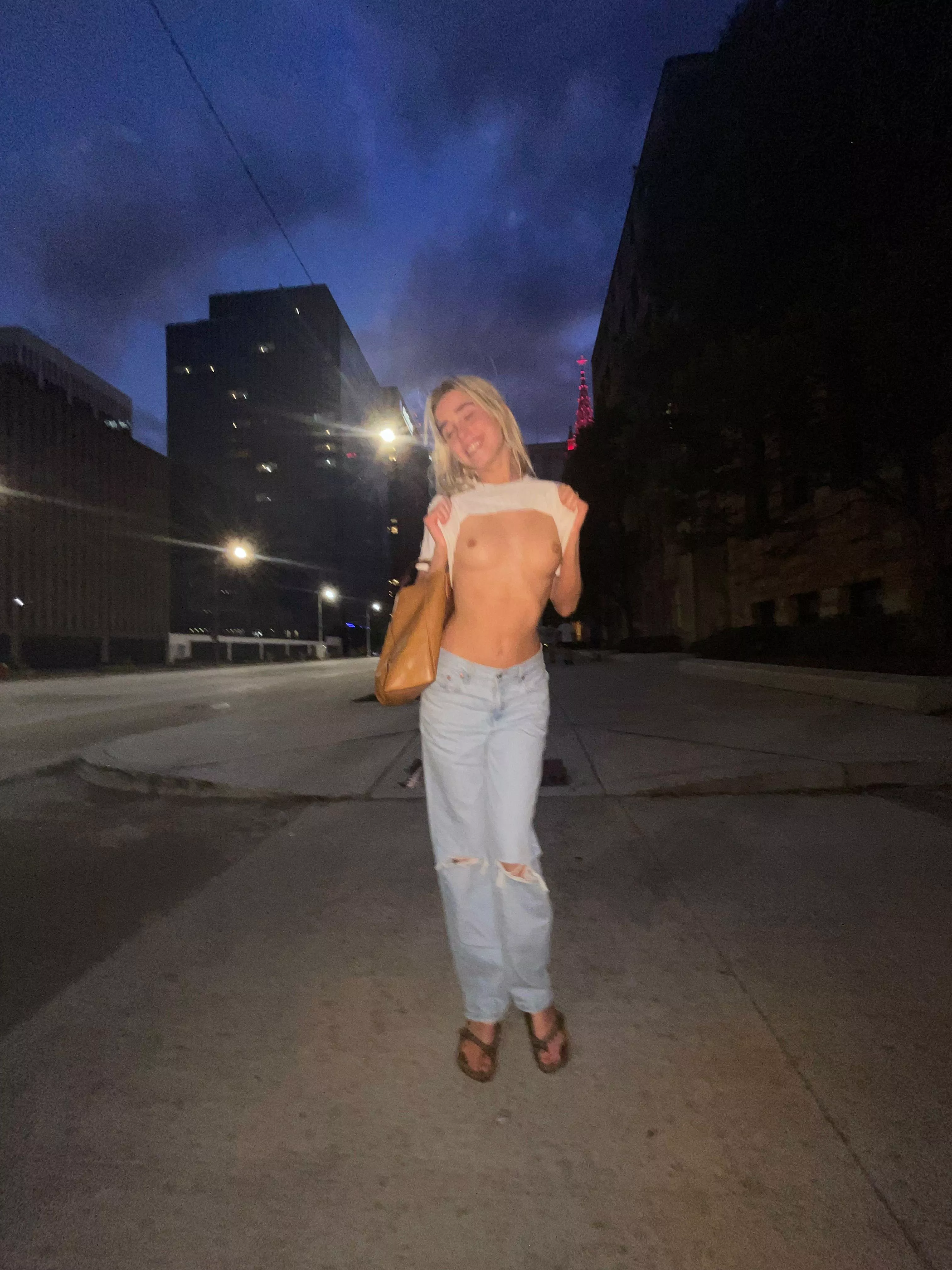 Happy so I decided to show off my tits 🥰🥰