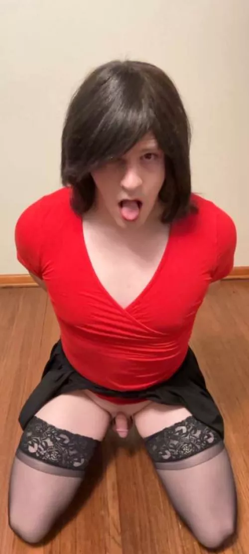 Have a look ad kissi's little clitty. It's the size of a pinky. Don't you agree?