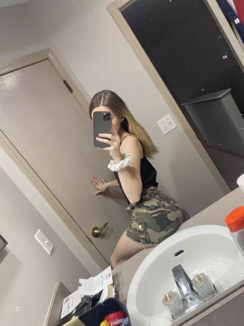 Hey guys I just made a onlyfans so please go subscribe to see more pics of me and to help me get started OF:karmagrace420