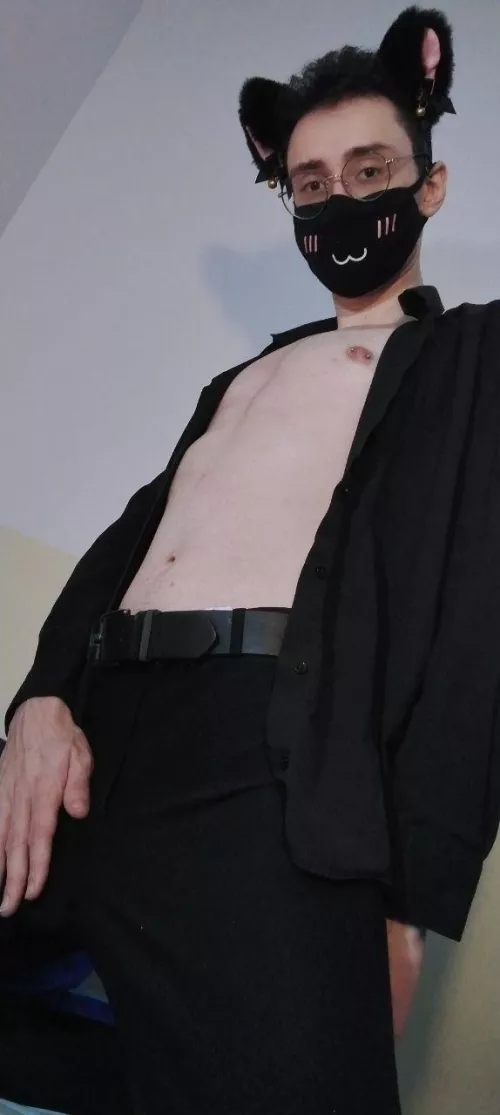 how long you'll stand there? bring your soft bum closer :3