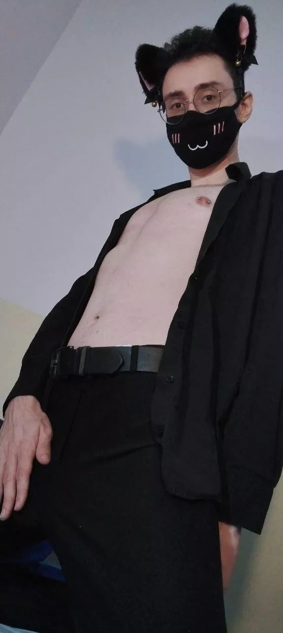 how long you'll stand there? bring your soft bum closer :3