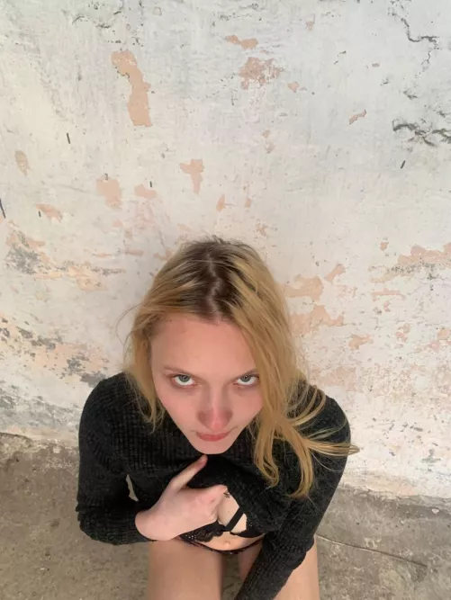 I feel this wind and this wet pussy