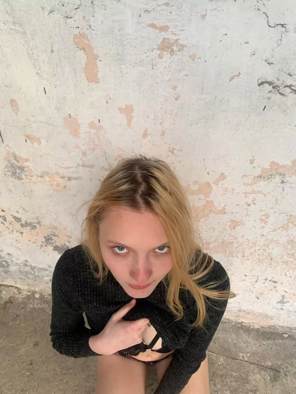 I feel this wind and this wet pussy