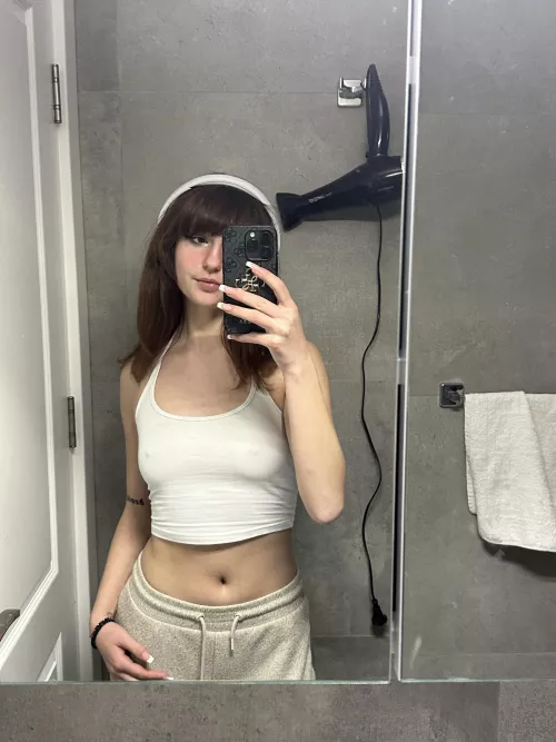 I hate wearing bras under my croptop